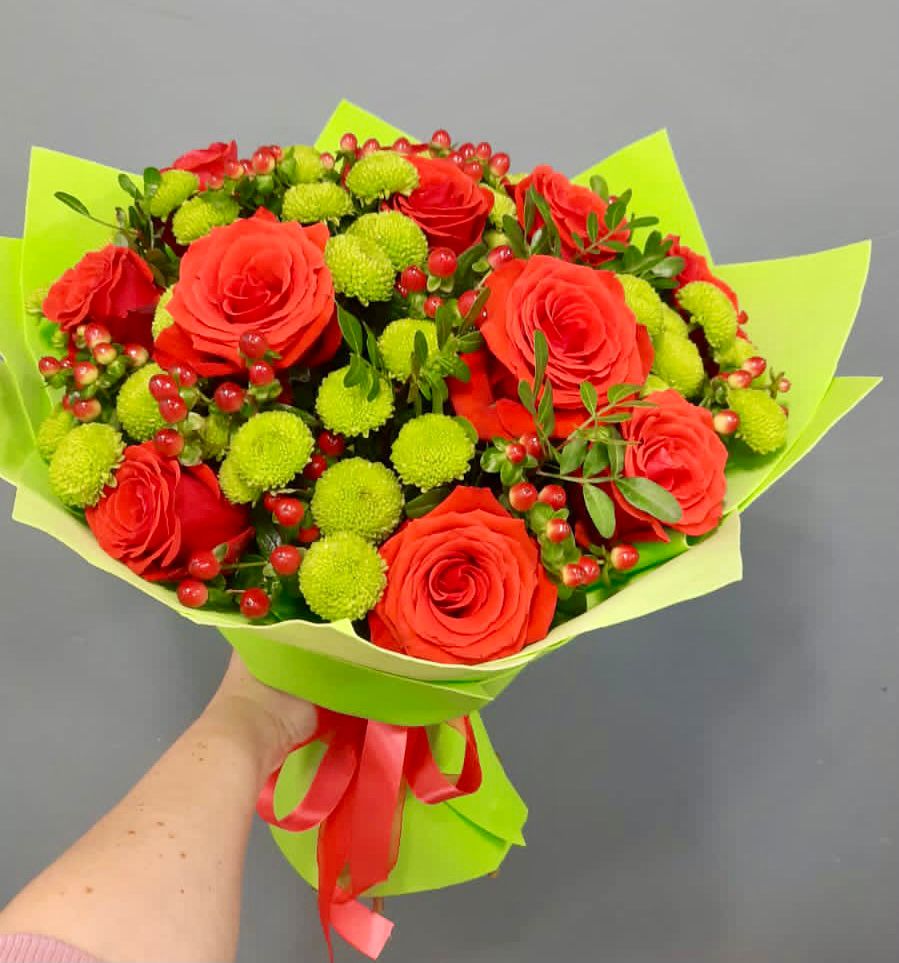 Букет цветов из: Хризантемы и Розы в Ахтубинске