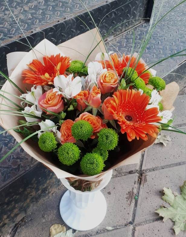 Букет цветов из: Герберы, Хризантемы, Альстромерии и Розы в Ахтубинске