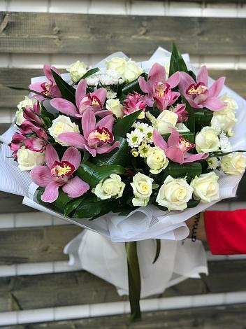 Букет цветов из: Розы и Хризантемы в Ахтубинске