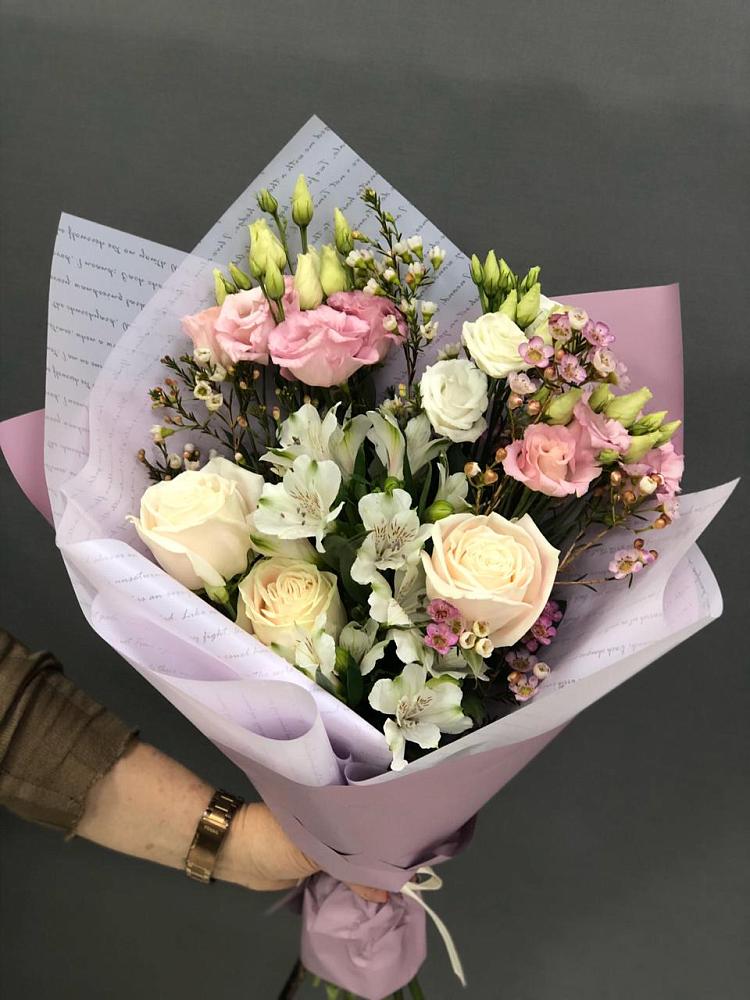 Букет цветов из: Альстромерии, Розы и Лизиантусы в Ахтубинске