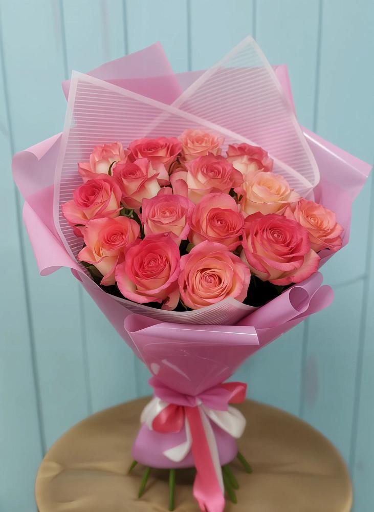 Букет 15 Розовых роз Равель в Ахтубинске