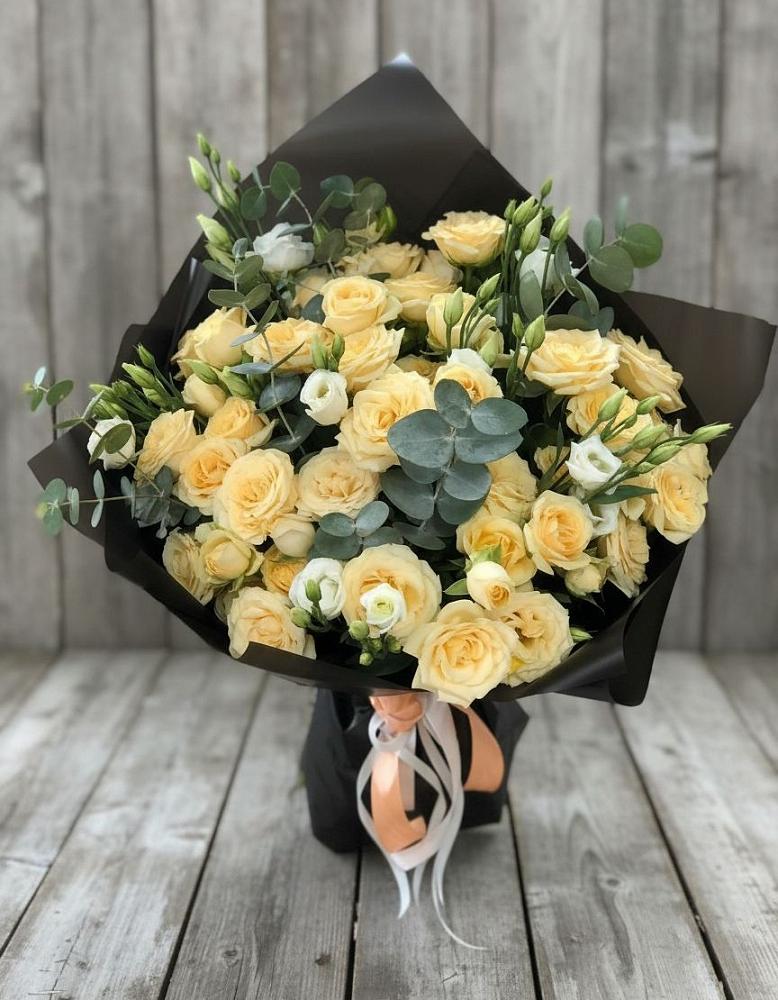 Букет цветов из: Розы и Лизиантусы в Ахтубинске