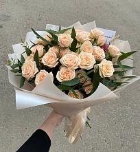 Букет Кремовые розы Латте в Ахтубинске