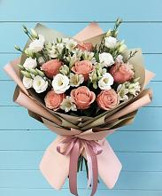 Букет цветов из:  Розы, Альстромерии и Лизиантусы в Ахтубинске
