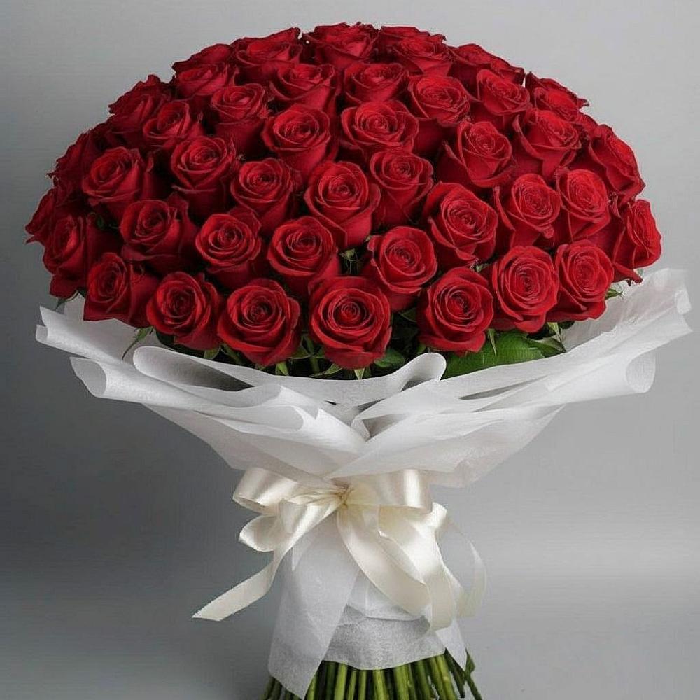 Букет 101 Красная роза Блэк Мэджик в Ахтубинске