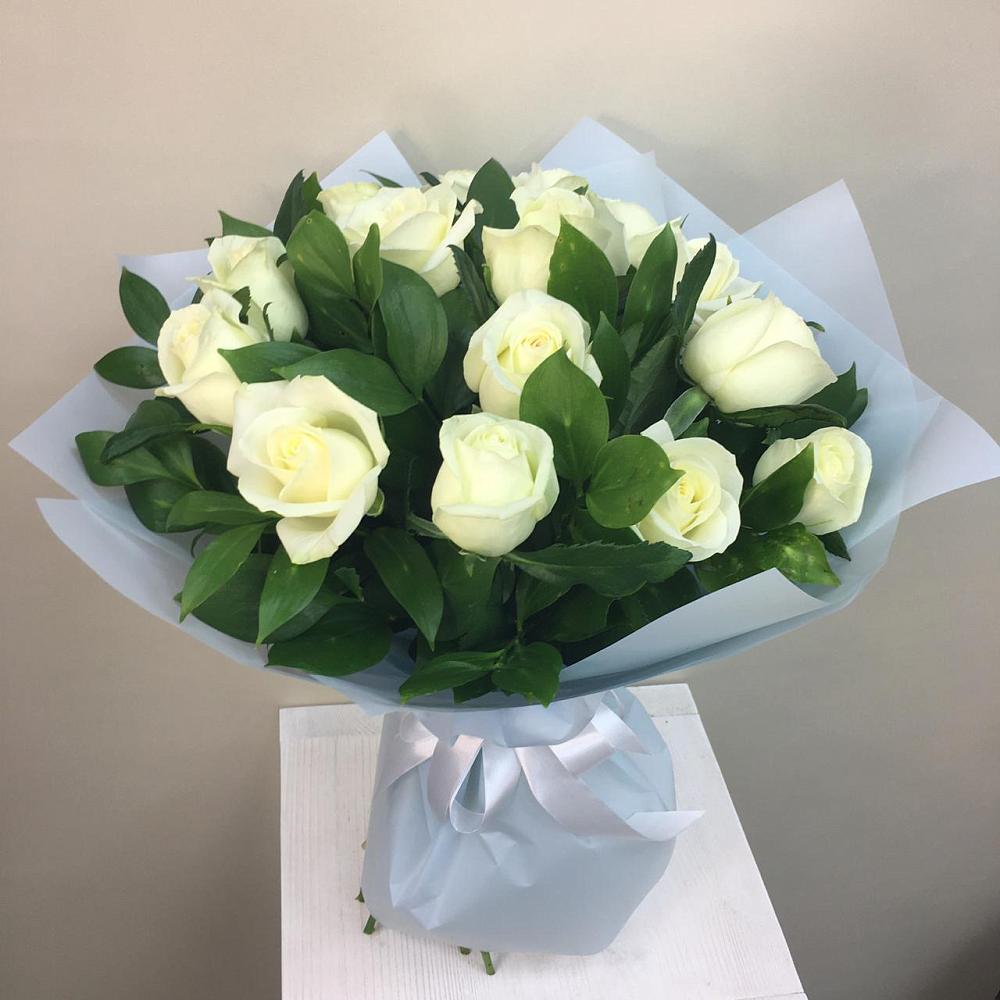 Букет 15 Белых роз Проуд в Ахтубинске
