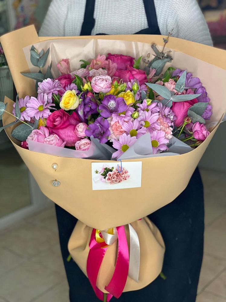 Букет цветов из: Хризантемы, Гвоздики и Альстромерии в Ахтубинске