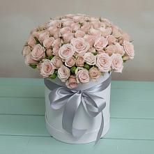 Цветочная композиция из Розы в шляпной коробке в Ахтубинске