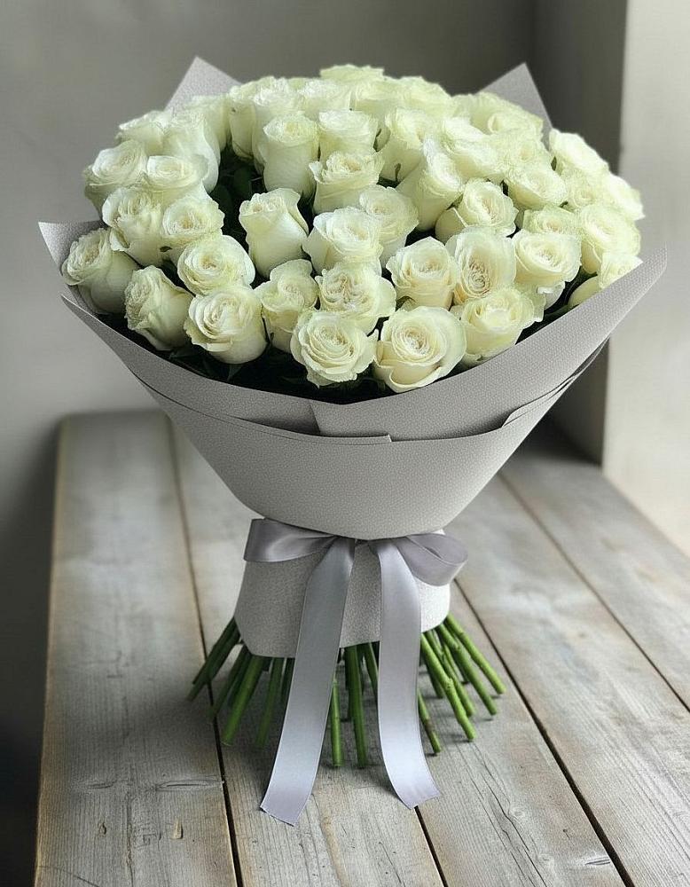 Букет 35 Белых роз в Ахтубинске