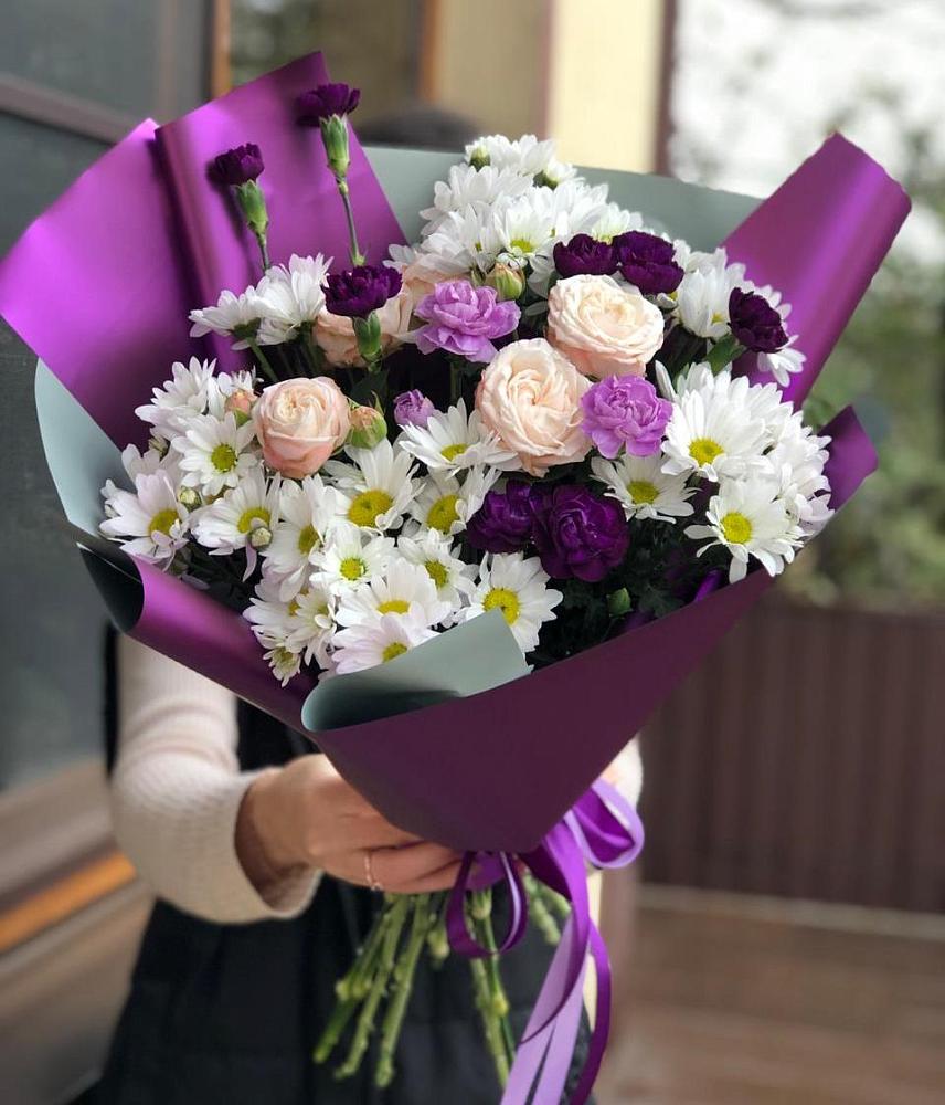 Букет цветов из: Хризантемы, Гвоздики и Розы в Ахтубинске