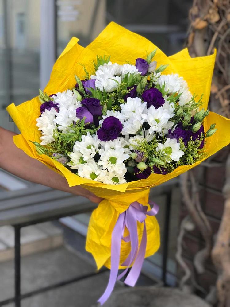 Букет цветов из: Ирисы, Хризантемы и Ромашки в Ахтубинске