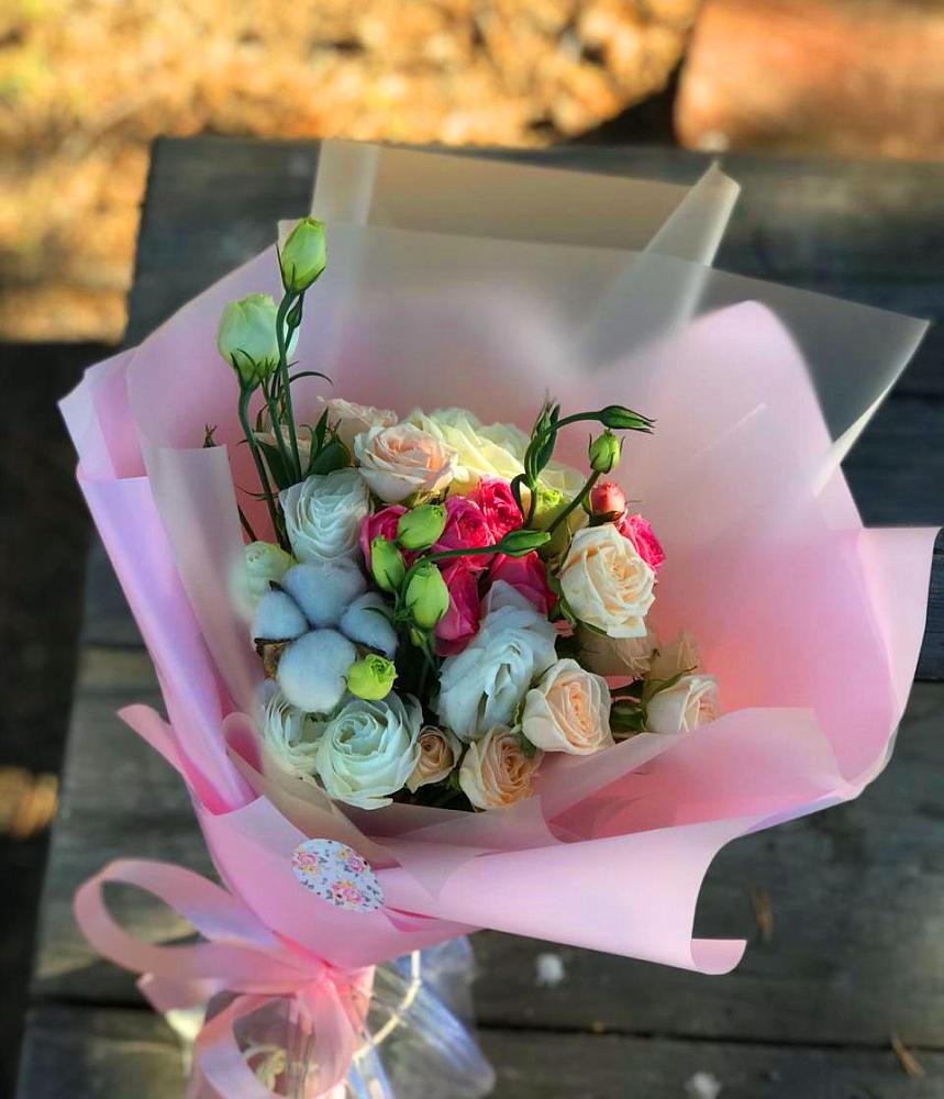 Букет цветов из: Розы и Лизиантусы в Ахтубинске