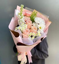 Букет цветов из:  Хризантемы и Розы в Ахтубинске