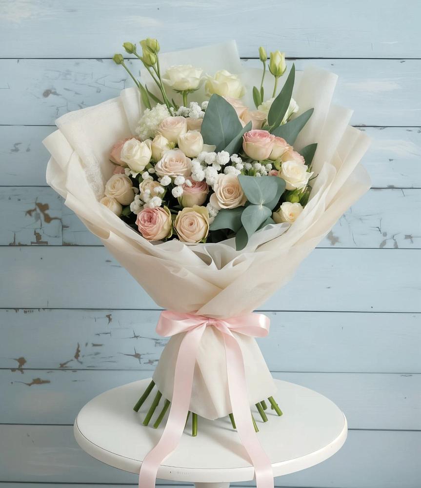 Букет цветов из: Розы и Лизиантусы в Ахтубинске