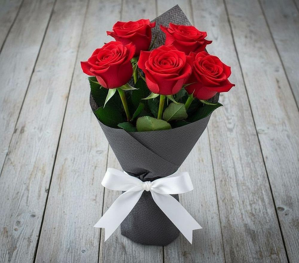 Букет 5 Красных роз Эдлесс Лав в Ахтубинске