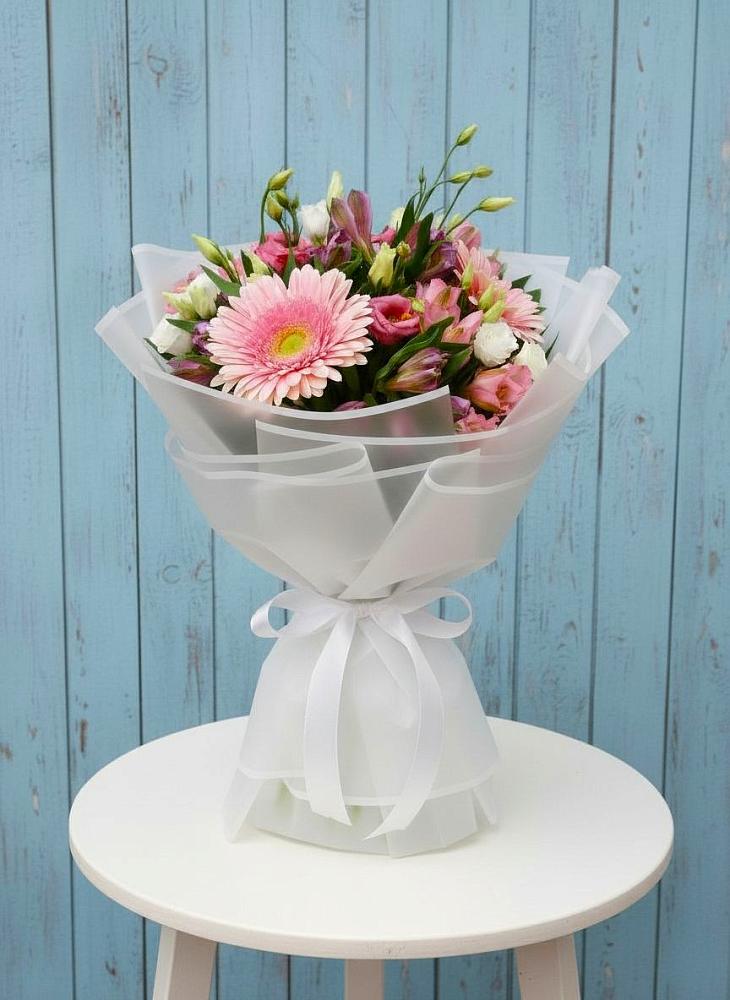 Букет цветов из: Герберы, Альстромерии и Лизиантусы в Ахтубинске