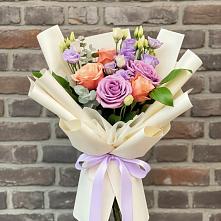 Букет цветов из:  Лизиантусы и Розы в Ахтубинске