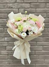 Букет цветов из:  Гвоздики, Розы, Лизиантусы и Хризантемы в Ахтубинске