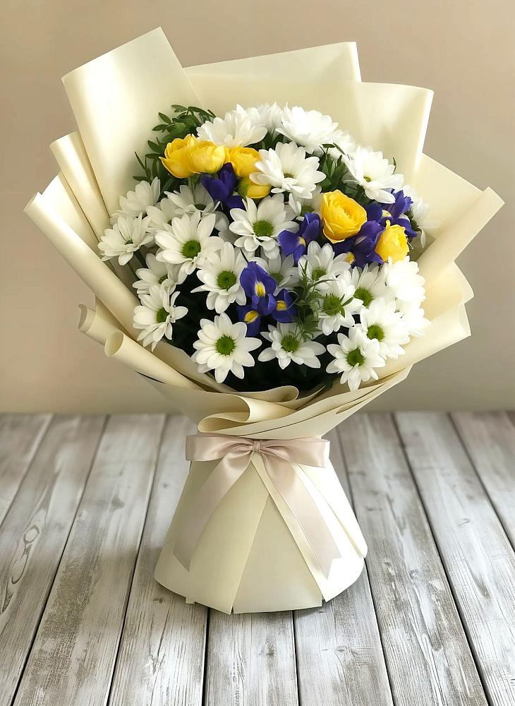 Букет цветов из: Ирисы, Хризантемы и Розы в Ахтубинске