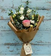 Букет цветов из:  Розы и Лизиантусы в Ахтубинске