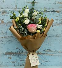 Букет цветов из:  Розы и Лизиантусы в Ахтубинске