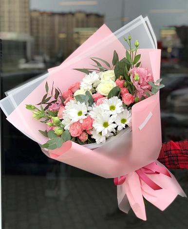 Букет цветов из: Розы, Лизиантусы и Хризантемы в Ахтубинске
