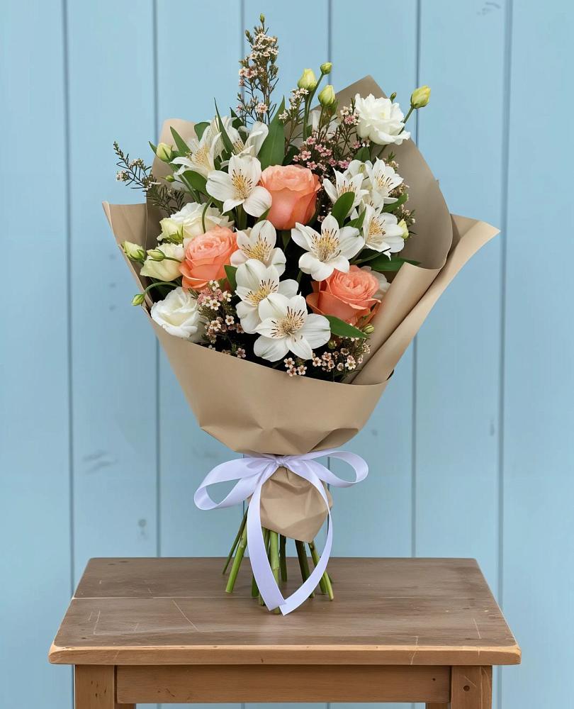 Букет цветов из: Альстромерии, Лизиантусы, Розы и Хризантемы в Ахтубинске
