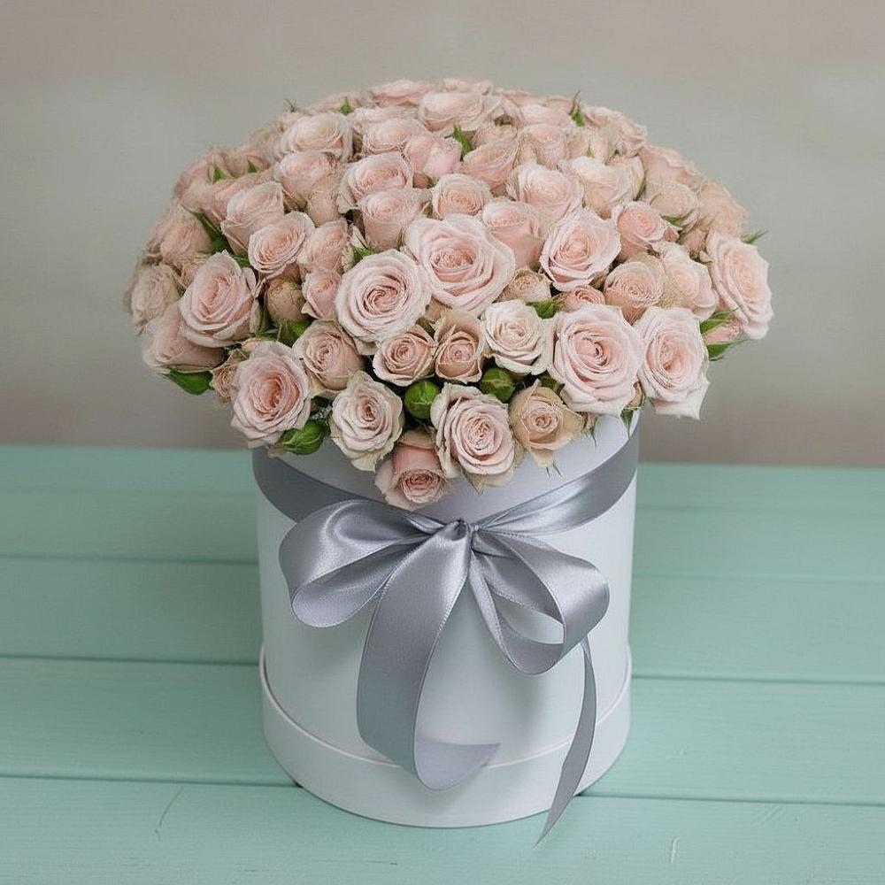 Цветочная композиция из Розы в шляпной коробке в Ахтубинске